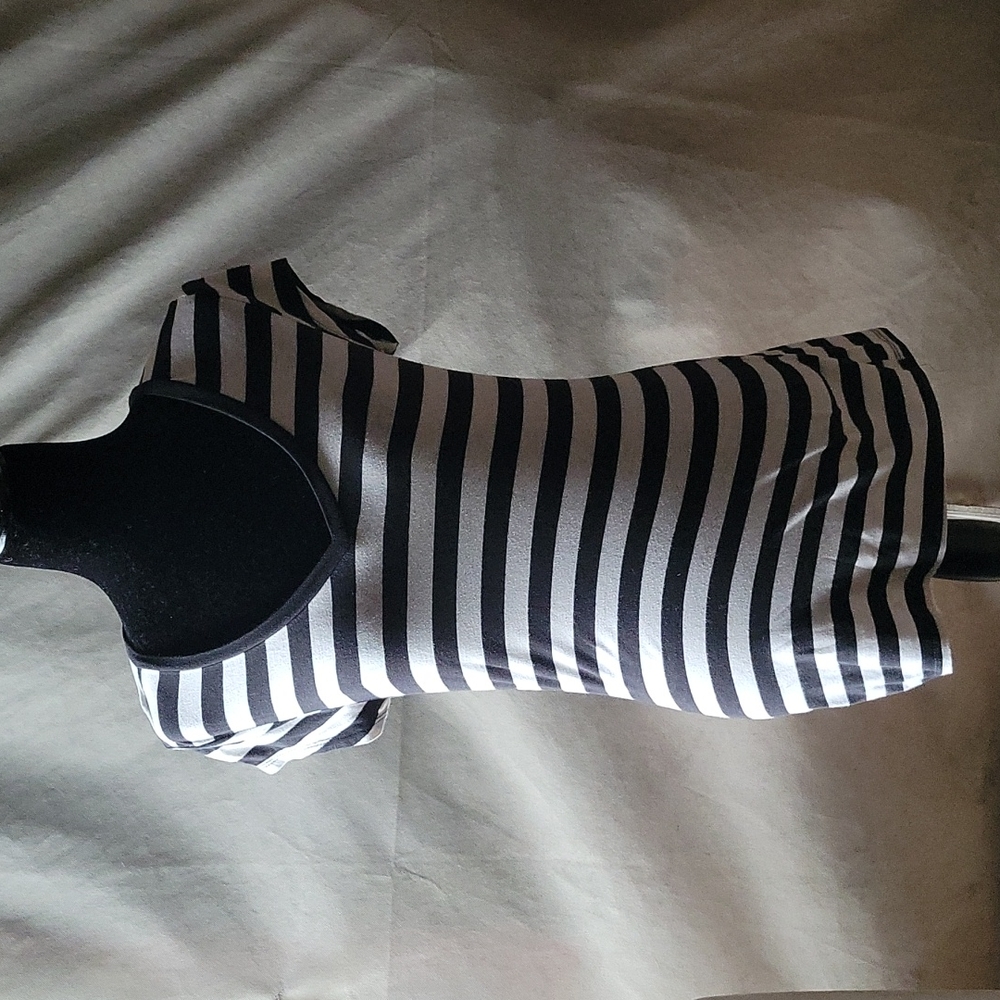 Stripped black and white t-shirt large